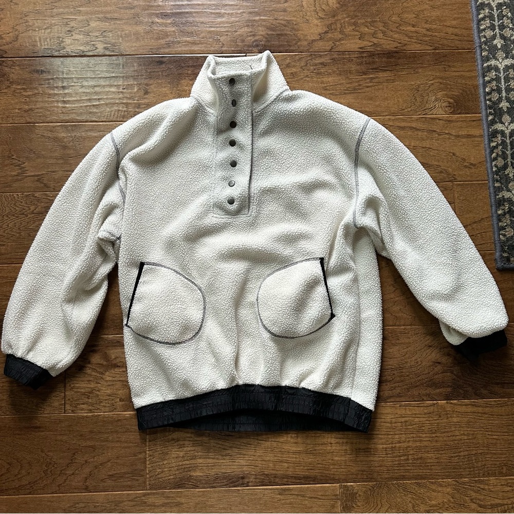 BDG Woman’s Sherpa Oversized Pullover